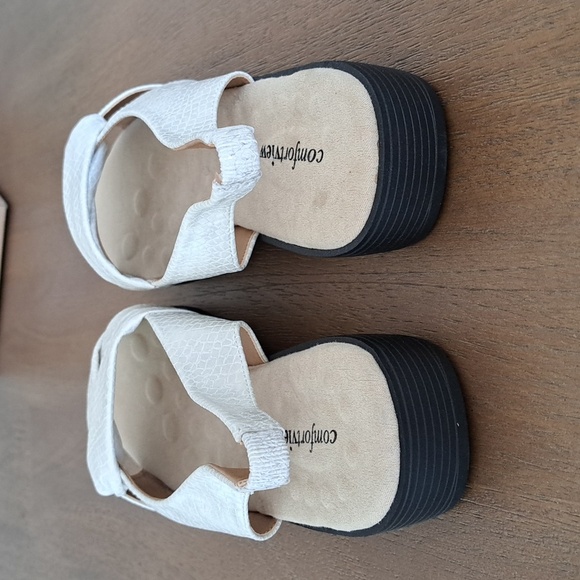 Comfortview The Pearl Sandal - Color: White - Size: 10 W - Picture 5 of 9